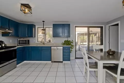 239 Park St, Easthampton, MA 01027 photo 5