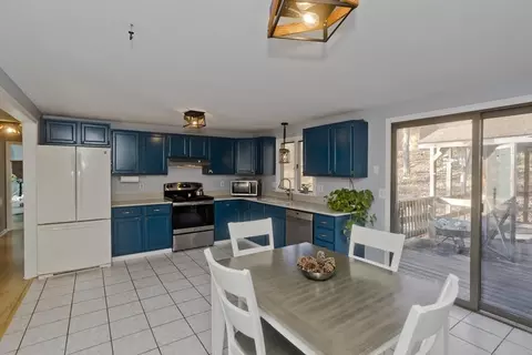 239 Park St, Easthampton, MA 01027 photo 7