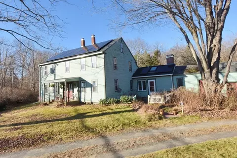 10 Lakeshore Dr, West Brookfield, MA 01585