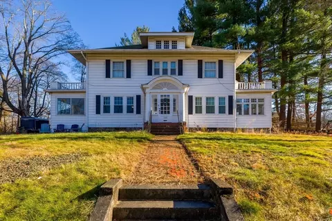 135 Central St, Auburn, MA 01501