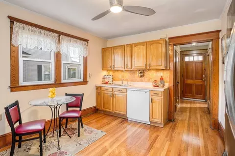 55 Norman St, Springfield, MA 01104 photo 4
