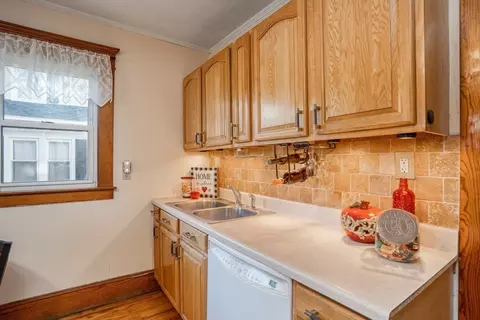 55 Norman St, Springfield, MA 01104 photo 6