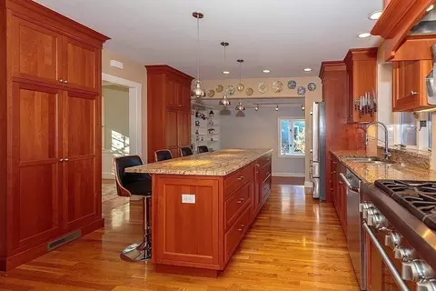 211 High St, Reading, MA 01867 photo 6