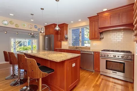 211 High St, Reading, MA 01867 photo 4