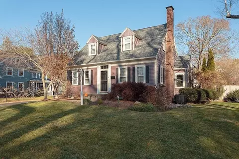 211 High St, Reading, MA 01867 photo 2