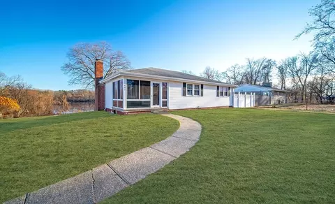 887 Berkshire Ave, Springfield, MA 01151