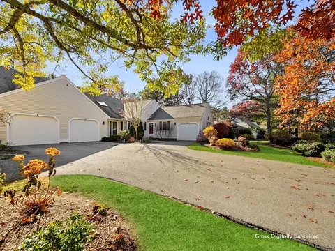 16 Mainsail Cir #16, Mashpee, MA 02649