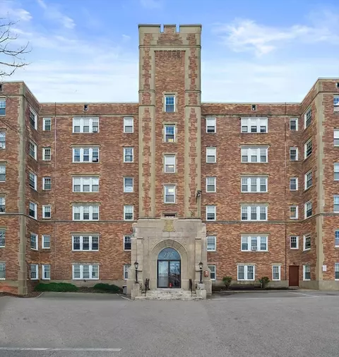 195 Thomas Burgin Pkwy #501, Quincy, MA 02169