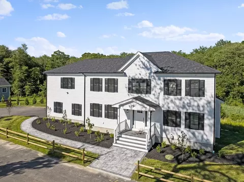 271 Flag Swamp Rd, Dartmouth, MA 02747