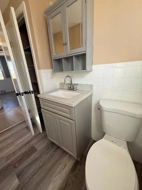 Bath - 191 Gilbert Ave, Springfield, MA 01119 photo 1 of 2