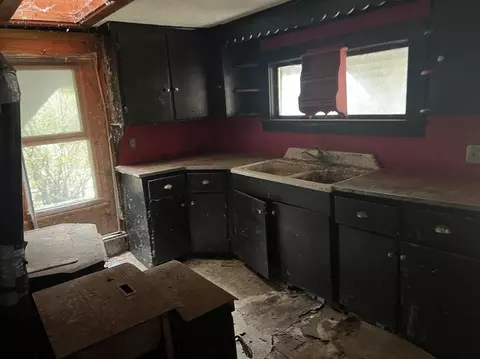 426 W Main St, Plainfield, MA 01070 photo 2