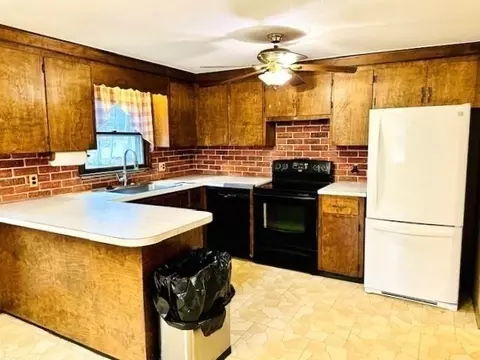 3 Asselin Ave, Webster, MA 01570 photo 2
