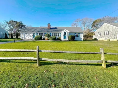 94 Captain York Rd, Yarmouth, MA 02664