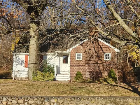 471 Cedar Brook Rd, Lynn, MA 01904