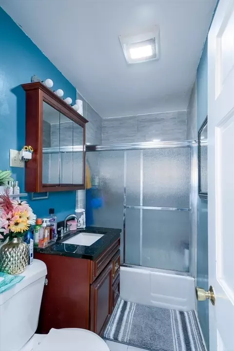Bath - 3 Hecla St, Worcester, MA 01604 photo 1 of 1