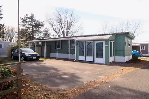350 West St #15, Ludlow, MA 01056