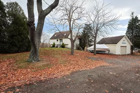 21 Shore Hill Rd, Gloucester, MA 01930