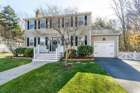 48 Woodcliff Rd, Holbrook, MA 02343