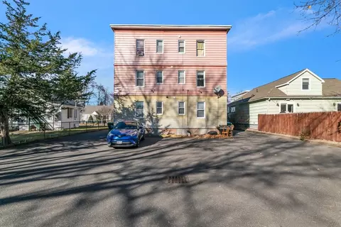 Exterior - 91 Providence St, Chicopee, MA 01020 photo 5 of 8