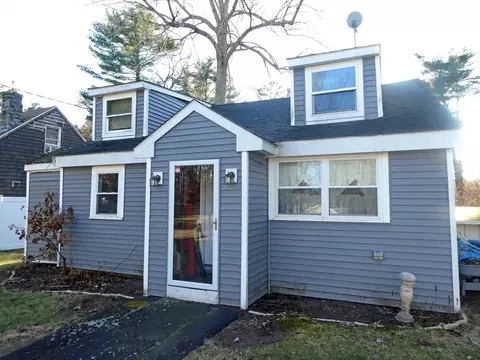 25 Spruce Rd, Lakeville, MA 02347