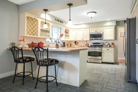 Kitchen - 24 Beechwood Rd, Barnstable, MA 02632 photo 2 of 4