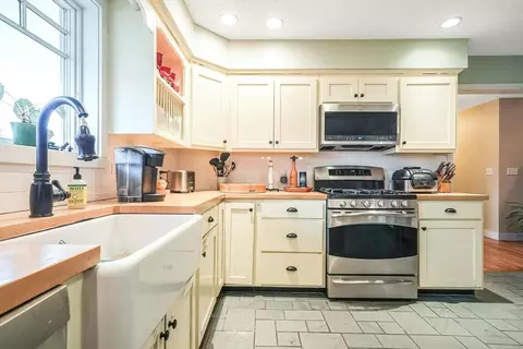 Kitchen - 24 Beechwood Rd, Barnstable, MA 02632 photo 4 of 4