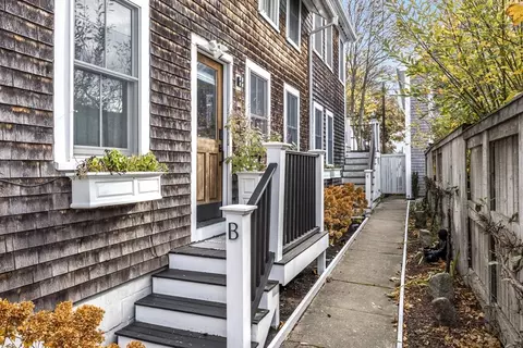 143 Bradford St #B, Provincetown, MA 02657