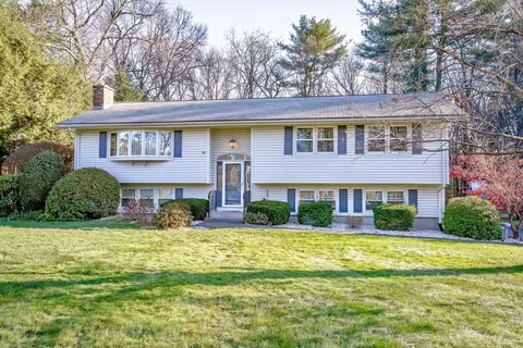 33 Briarcliff Dr, Westfield, MA 01085