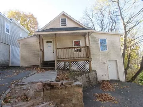 8 Hawkins St, Worcester, MA 01604