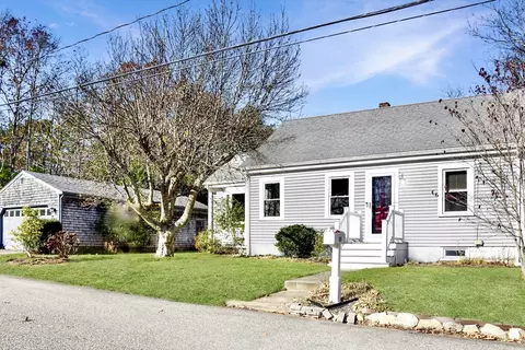 19 Bellevue St, Dartmouth, MA 02747
