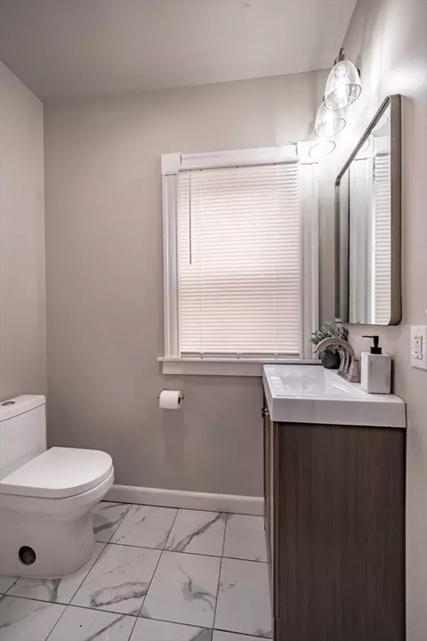 53 Bevier St, Springfield, MA 01107 photo 18