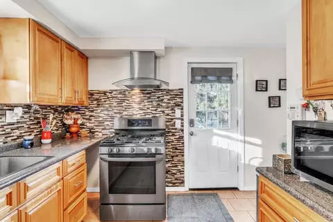 166 Hancock St, Springfield, MA 01109 photo 7