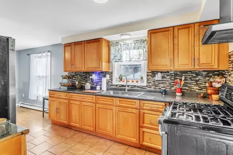 166 Hancock St, Springfield, MA 01109 photo 5