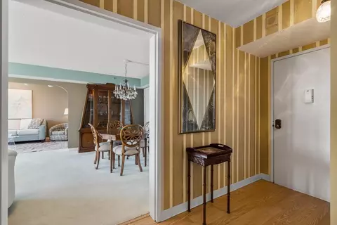 250 Hammond Pond Pkwy #910S, Chestnut Hill, MA 02467