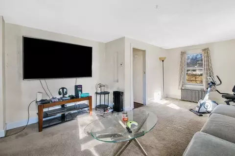 95 Leavitt St, Springfield, MA 01109 photo 4