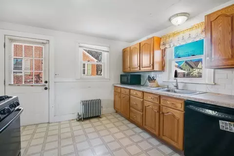 95 Leavitt St, Springfield, MA 01109 photo 7