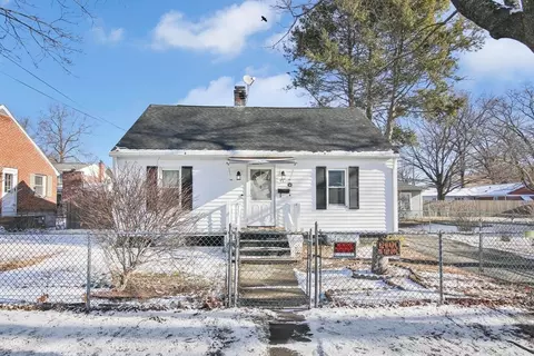 95 Leavitt St, Springfield, MA 01109 photo 2
