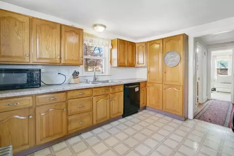 95 Leavitt St, Springfield, MA 01109 photo 8