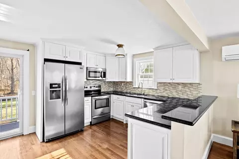 198 Central St, Hingham, MA 02043 photo 4