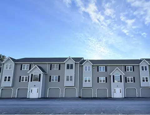 84 Tennis Plaza Rd #7, Dracut, MA 01826