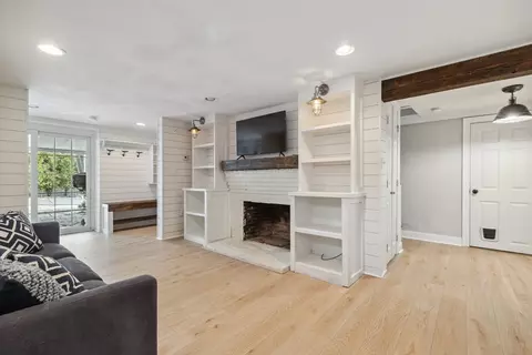 Entry Way - 83 County Rd, Reading, MA 01867 photo 5 of 6