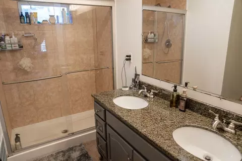 Bath - 154 Dayton St, Danvers, MA 01923 photo 4 of 6