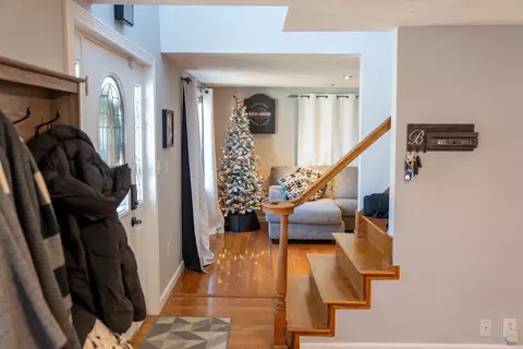Entry Way - 154 Dayton St, Danvers, MA 01923 photo 4 of 6