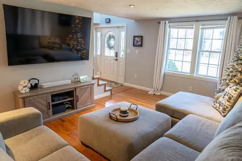Entry Way - 154 Dayton St, Danvers, MA 01923 photo 5 of 6