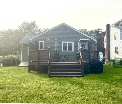 Exterior - 14 Line Rd, Wakefield, MA 01880 photo 2 of 3