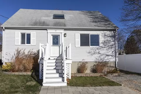 37 Baldwin Rd, Marblehead, MA 01945 photo 2