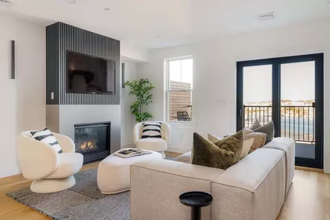 272 Eagle St #5, Boston, MA 02128