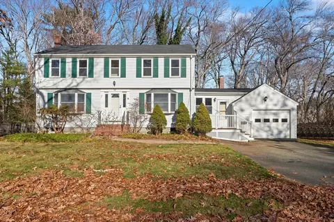 40 Moynihan Rd, Hamilton, MA 01982
