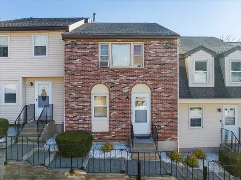 10 Skyview Ct #10, Lawrence, MA 01842