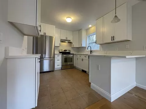 6 Grove St #B, Topsfield, MA 01983